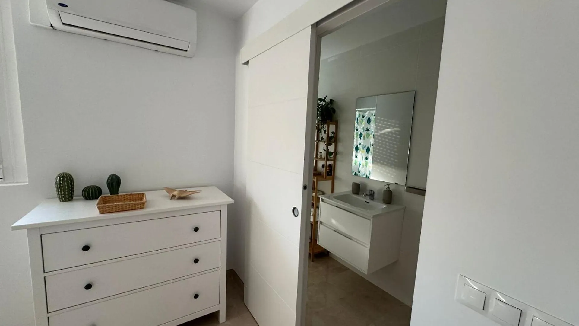 Tokyo Rooms Los Genoveses Habitacion Premium Con Bano Privado Almería España