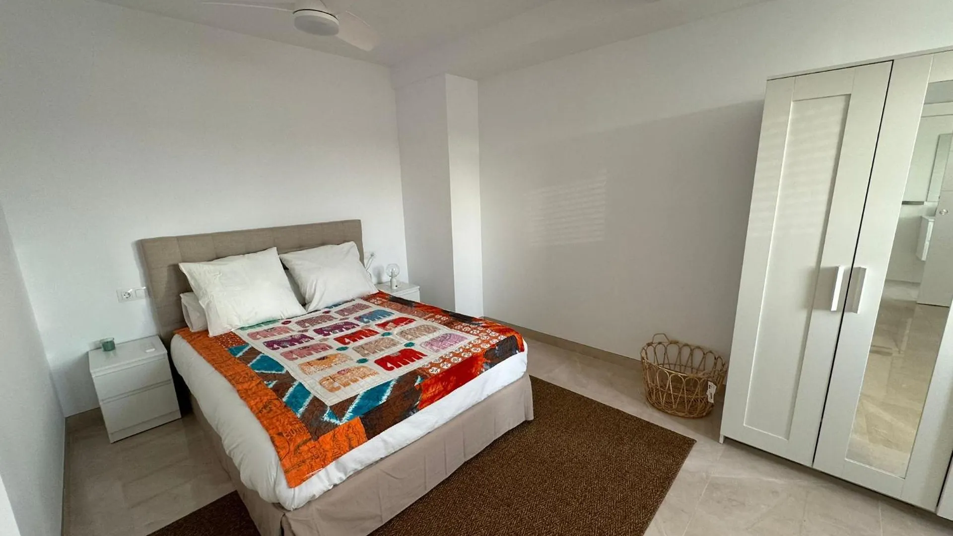 Tokyo Rooms Los Genoveses Habitacion Premium Con Bano Privado Almería